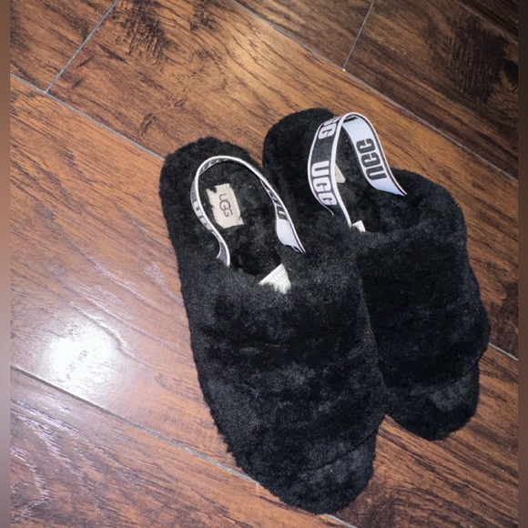 UGG Slippers - Picture 4 of 4